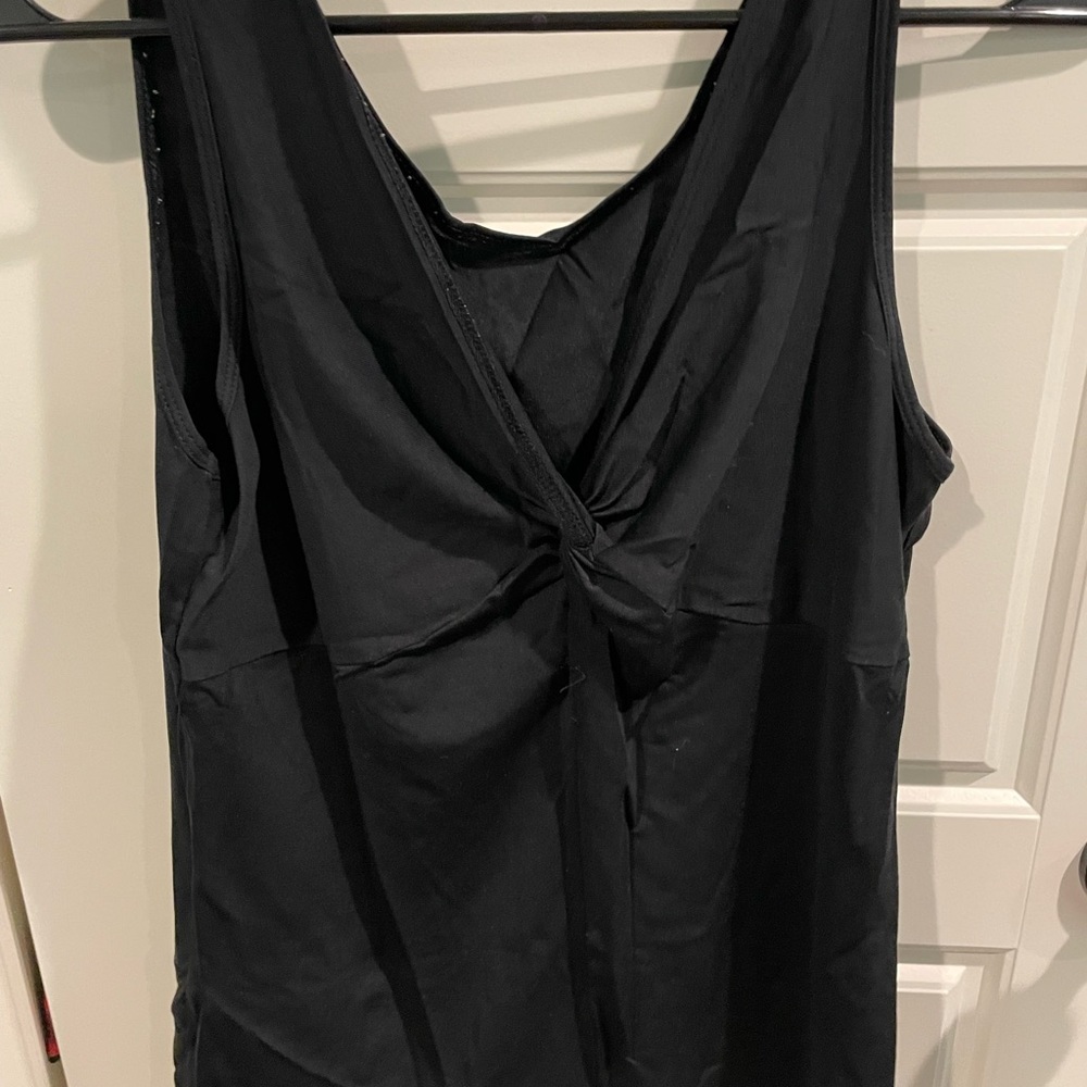 Black tank top with twist in front